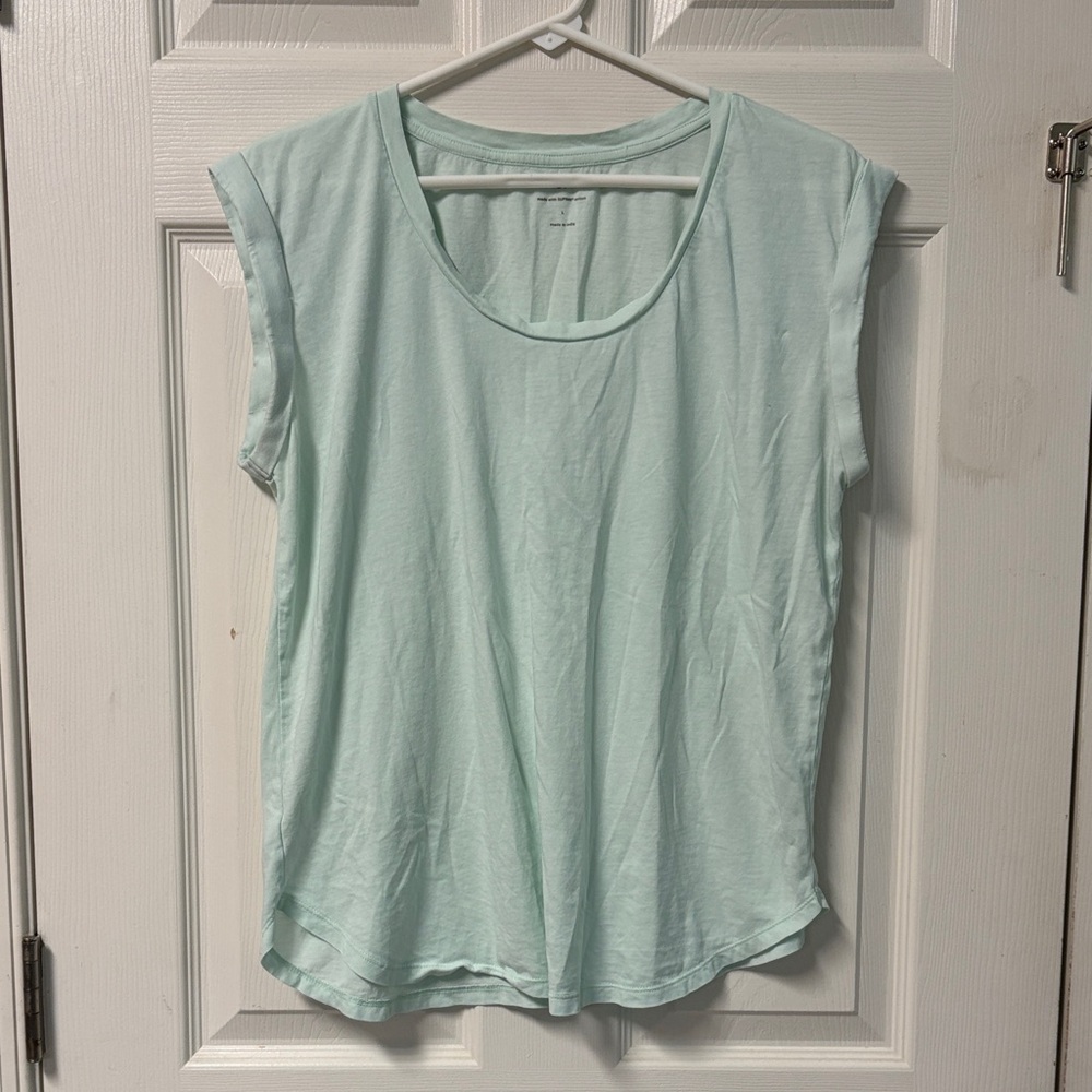 💜 3/$15. Lou & Grey shirt, women’s large